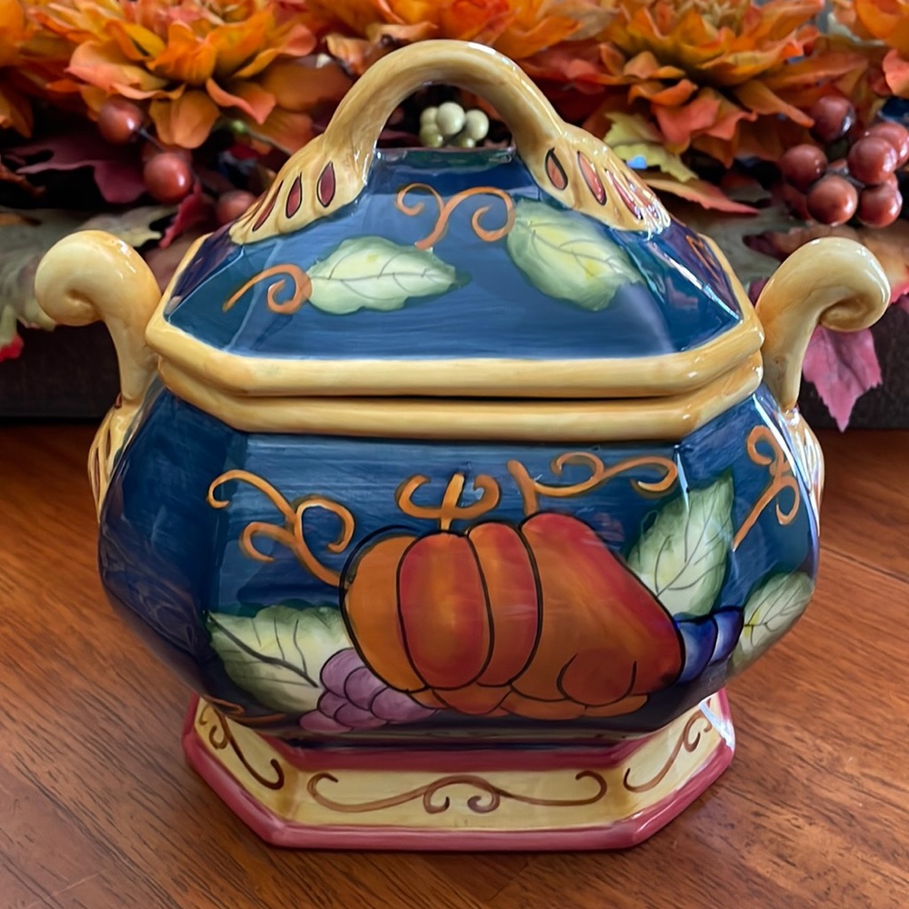 Pumpkin Vines Ceramic Fall Tureen. 8โx5โx7.5โ - Picture 16 of 16